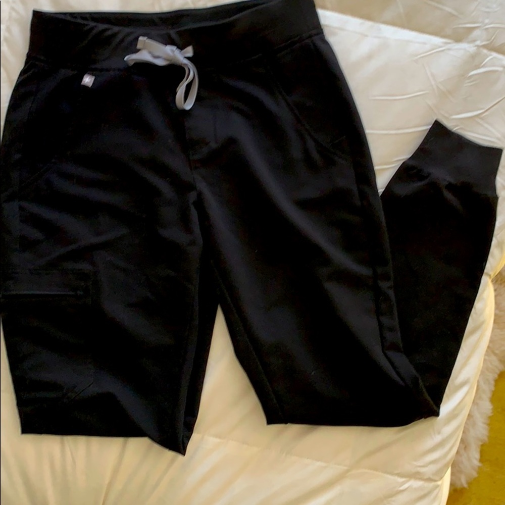 Figs XS black jogger scrubs